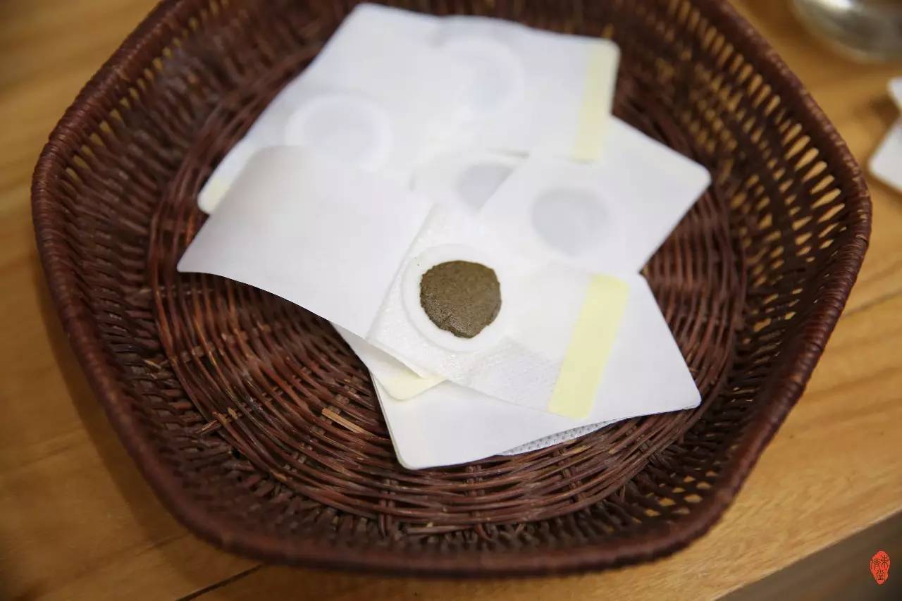 1、三伏貼怎么貼？多久貼一次？